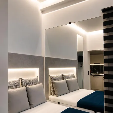 Luxury Marble At White Tower - Designer Mirrors , Ambient Led Lighting , 40sqm ,2 Smart Tv's - Gas Heating - Airco - Netflix *